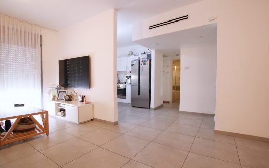 בייצוג בלעדי – למכירה!!! בשכונת משכנות האומנים דירת 3 חדרים מרווחת עם 2 מרפסות שמש!