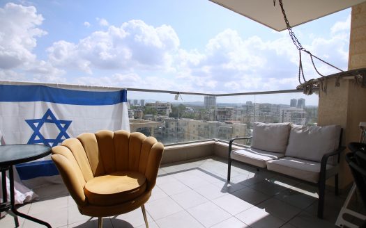 בייצוג בלעדי – למכירה!!! בשכונת משכנות האומנים דירת 3 חדרים מרווחת עם 2 מרפסות שמש!