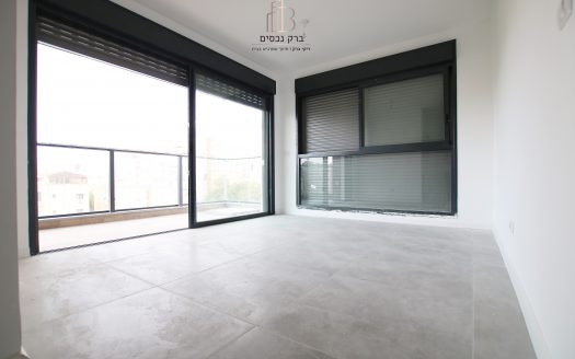 בייצוג בלעדי – למכירה!!! בלב ביאליק במיקום נגיש להכל! דירת 3 חדרים מתוכנת ומעוצבת בטוב טעם, עורפית ושקטה …