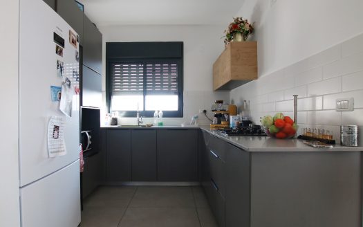 בייצוג בלעדי – למכירה!!! בלב ביאליק במיקום נגיש להכל, בבניין חדיש, דירת 3 חדרים יפיפייה! עורפית ושקטה! ממ"ד מעלית ומרפסת שמש…