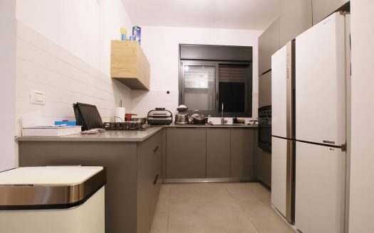 בייצוג בלעדי – למכירה!!! בלב ביאליק במיקום נגיש להכל, בבניין חדיש, דירת 3 חדרים יפיפייה! ממ"ד מעלית ומרפסת שמש…