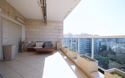 בייצוג בלעדי – למכירה!!! בשכונת נווה גנים, קרית מוצקין, מיני פנטהאוז 5 חדרים מושקע ומרווח! עם 2 מרפסות !