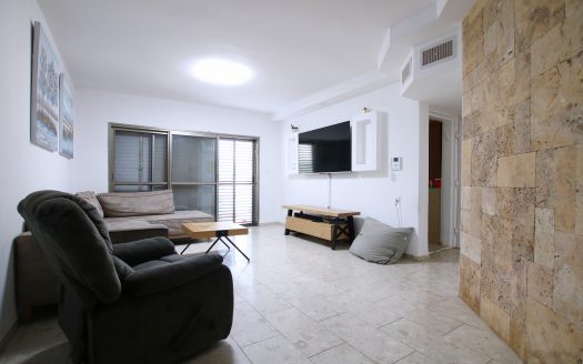 בייצוג בלעדי – למכירה!!! בשכונת נווה גנים קרית מוצקין, דירת 4 חדרים מרווחת ושמורה!