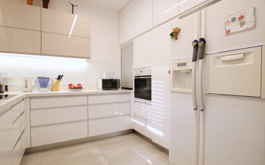 בייצוג בלעדי – למכירה!!!! בשכונת משכנות האומנים קרית מוצקין, פנטהאוז מדהים ביופיו! מרפסת ענקית כ- 150 מ"ר!!!