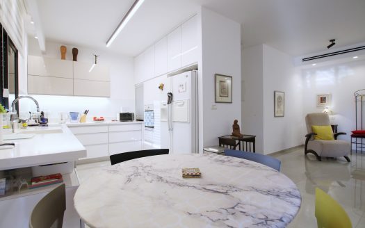 בייצוג בלעדי – למכירה!!!! בשכונת משכנות האומנים קרית מוצקין, פנטהאוז מדהים ביופיו! מרפסת ענקית כ- 150 מ"ר!!!