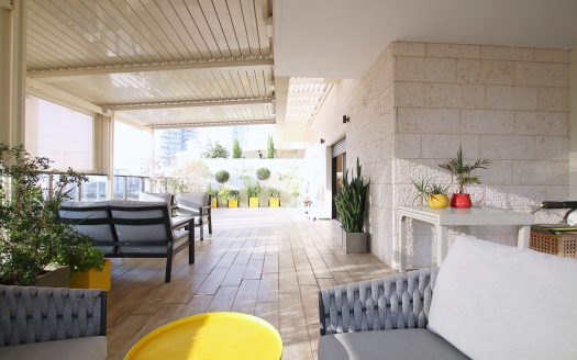 בייצוג בלעדי – למכירה!!!! בשכונת משכנות האומנים קרית מוצקין, פנטהאוז מדהים ביופיו! מרפסת ענקית כ- 150 מ"ר!!!