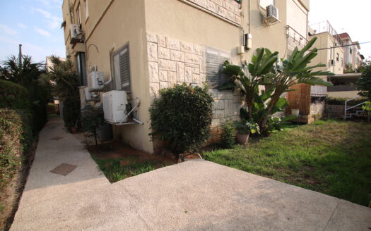 בייצוג בלעדי – למכירה!!!! במוצקין הוותיקה ברחוב מבוקש ובמיקום נגיש להכל! דירת 3 חדרים בבניין רביעייה מטופח מאוד!