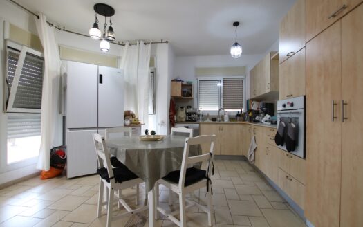 בייצוג בלעדי – למכירה!!! בלב מוצקין במיקום מנצח, מיני קוטג' 5 חדרים מרווח עם יחידה נפרדת!