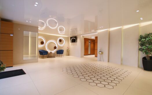 בייצוג בלעדי – למכירה!!! בשכונת אפקה דירת גן 5 חדרים מדהימה במפלס אחד! גינה מדהימה כ- 180 מ"ר!!!