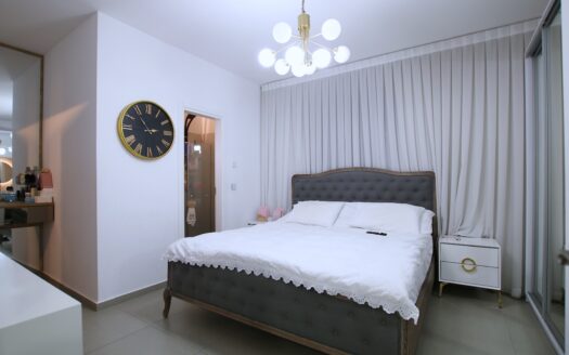 בייצוג בלעדי – למכירה!!! בשכונת אפקה דירת גן 5 חדרים מדהימה במפלס אחד! גינה מדהימה כ- 180 מ"ר!!!