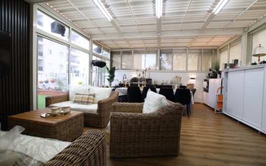 בייצוג בלעדי – למכירה!!! בשכונת אפקה דירת גן 5 חדרים מדהימה במפלס אחד! גינה מדהימה כ- 180 מ"ר!!!