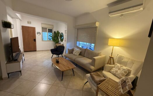 בייצוג בלעדי – למכירה!!!! דירת גן דו מפלסית במוצקין הוותיקה במיקום נגיש להכל! גינה מדהימה כ-110 מ"ר!