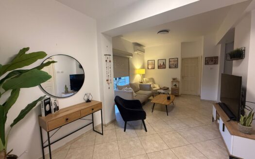 בייצוג בלעדי – למכירה!!!! דירת גן דו מפלסית במוצקין הוותיקה במיקום נגיש להכל! גינה מדהימה כ-110 מ"ר!