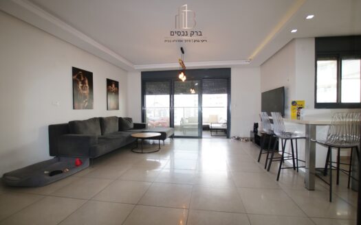 בייצוג בלעדי – למכירה!!! בשכונת נווה גנים קרית מוצקין, דירת 5 חדרים בבניין חדיש! 2 מעליות, ממ"ד ומרפסת שמש לנוף פתוח לכיוון הים!