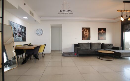 בייצוג בלעדי – למכירה!!! בשכונת נווה גנים קרית מוצקין, דירת 5 חדרים בבניין חדיש! 2 מעליות, ממ"ד ומרפסת שמש לנוף פתוח לכיוון הים!