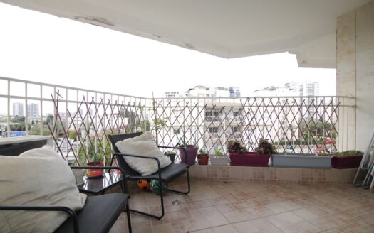 בייצוג בלעדי – למכירה!!! בשכונת נווה גנים קרית מוצקין, דירת 3.5 חדרים מקסימה! מעלית, ממ"ד ומרפסת שמש