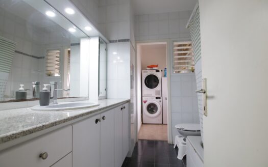 בייצוג בלעדי – למכירה!!! בשכונת נווה גנים קרית מוצקין, דירת 3.5 חדרים מקסימה! מעלית, ממ"ד ומרפסת שמש