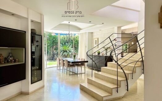 בייצוג בלעדי – למכירה!!! חשיפה ראשונה לבית בודד המשתרע על 705 מ״ר יחיד ומיוחד במינו !!!