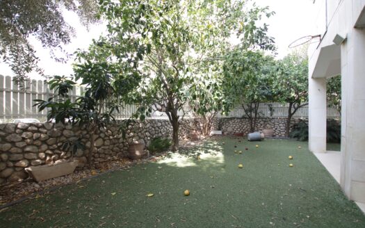 בייצוג בלעדי – למכירה!!! בשכונת נווה גנים היוקרתית מיני קוטג' מקסים 6 חדרים! גינה פסטורלית ושקטה כ-80 מ"ר עם עצי פרי !!!